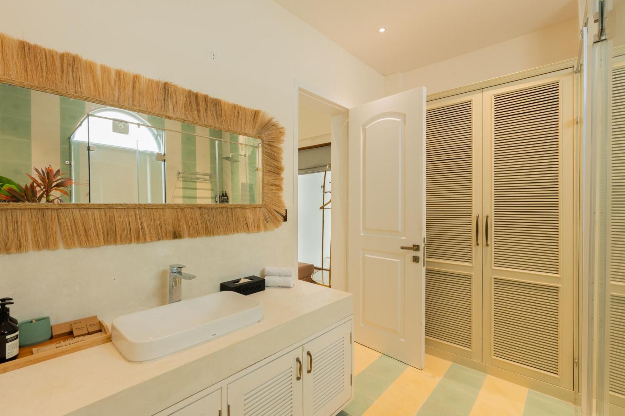 Elivaas 4 Bhk Villa With Pvt Pool & Jacuzzi-Yashgeet Siolim Exterior foto
