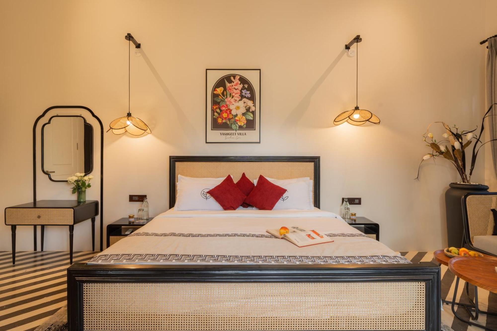 Elivaas 4 Bhk Villa With Pvt Pool & Jacuzzi-Yashgeet Siolim Exterior foto