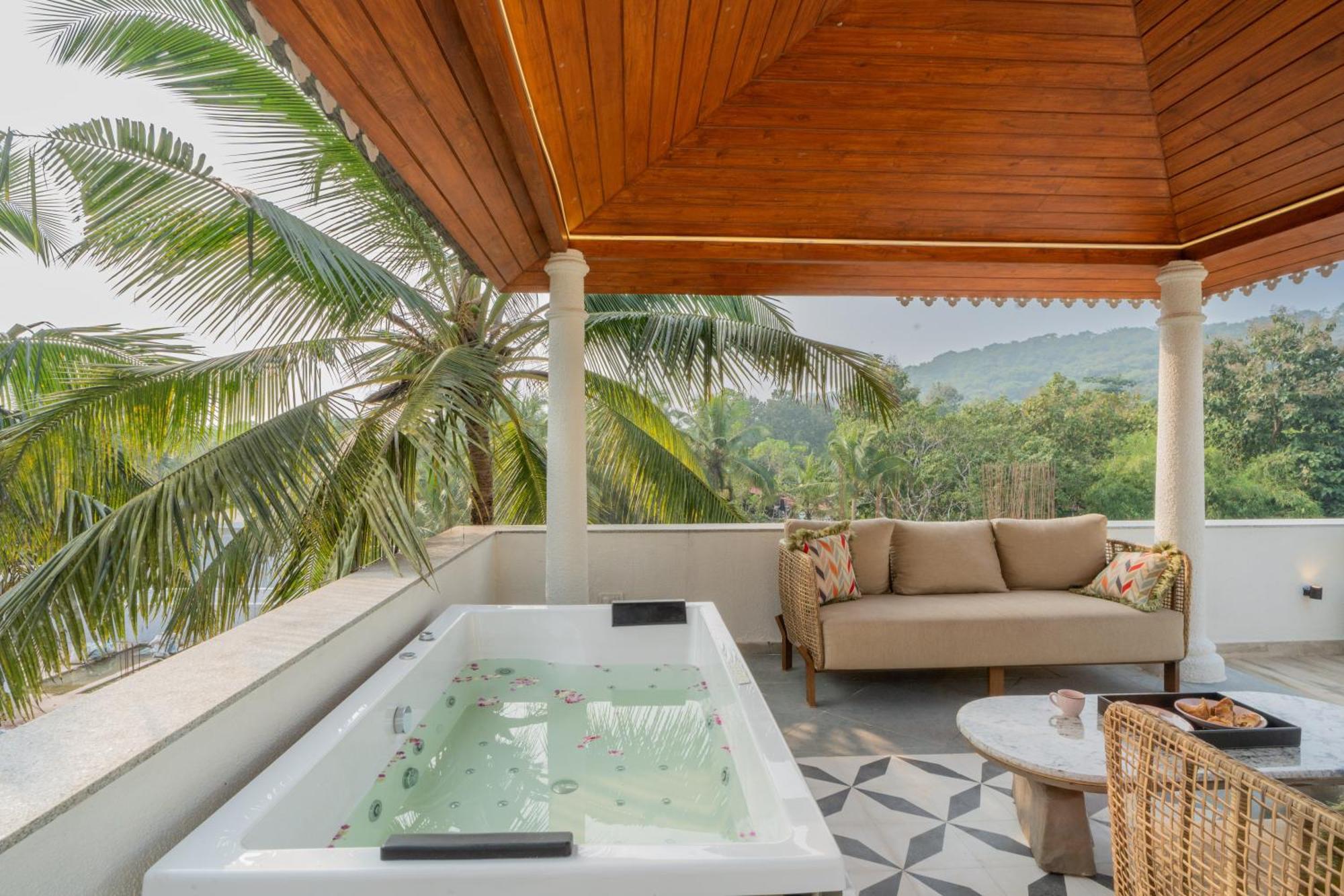 Elivaas 4 Bhk Villa With Pvt Pool & Jacuzzi-Yashgeet Siolim Exterior foto