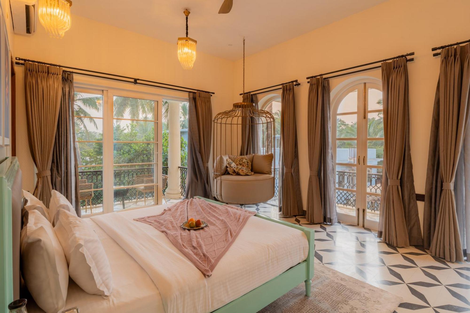 Elivaas 4 Bhk Villa With Pvt Pool & Jacuzzi-Yashgeet Siolim Exterior foto