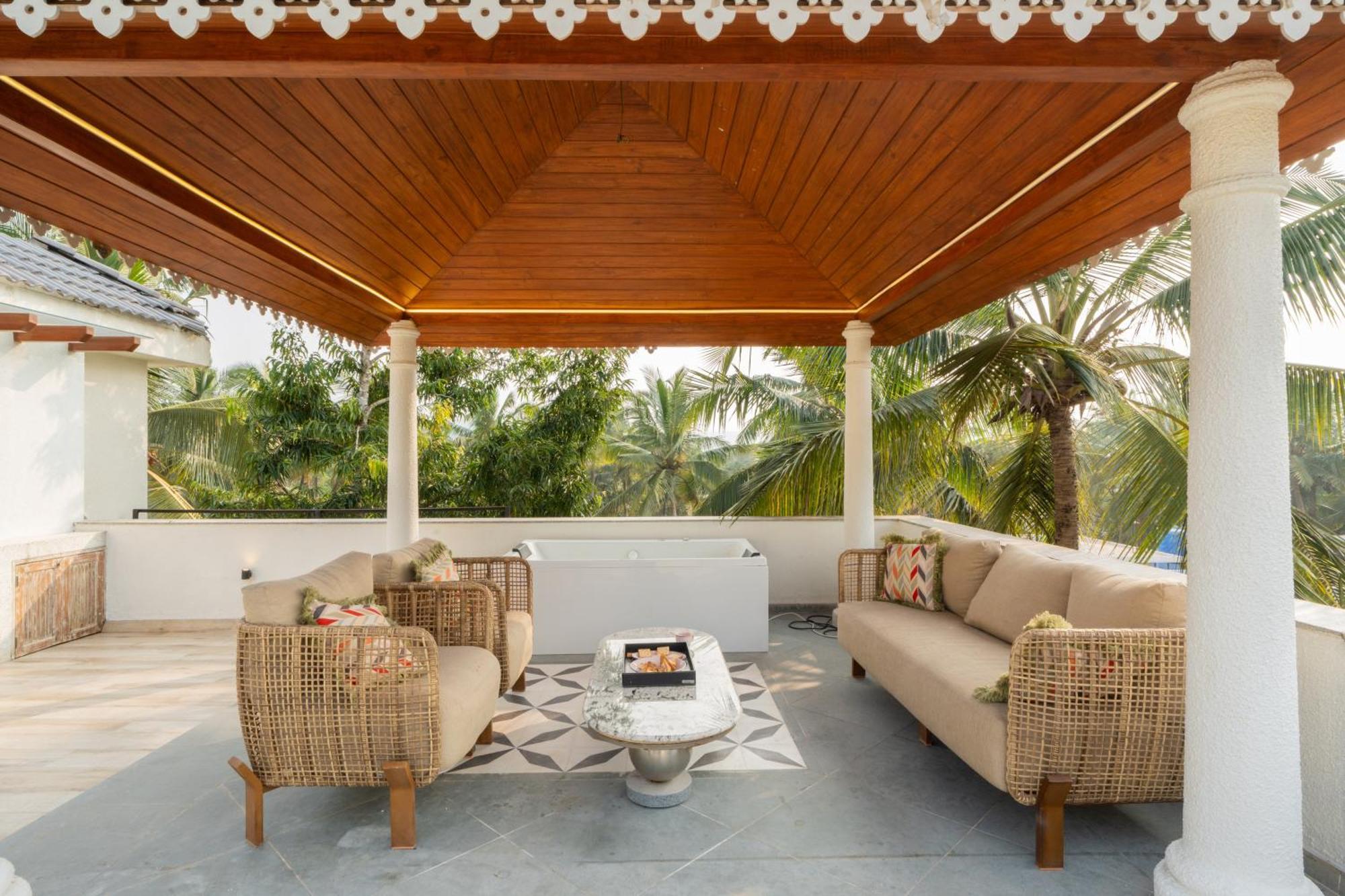 Elivaas 4 Bhk Villa With Pvt Pool & Jacuzzi-Yashgeet Siolim Exterior foto