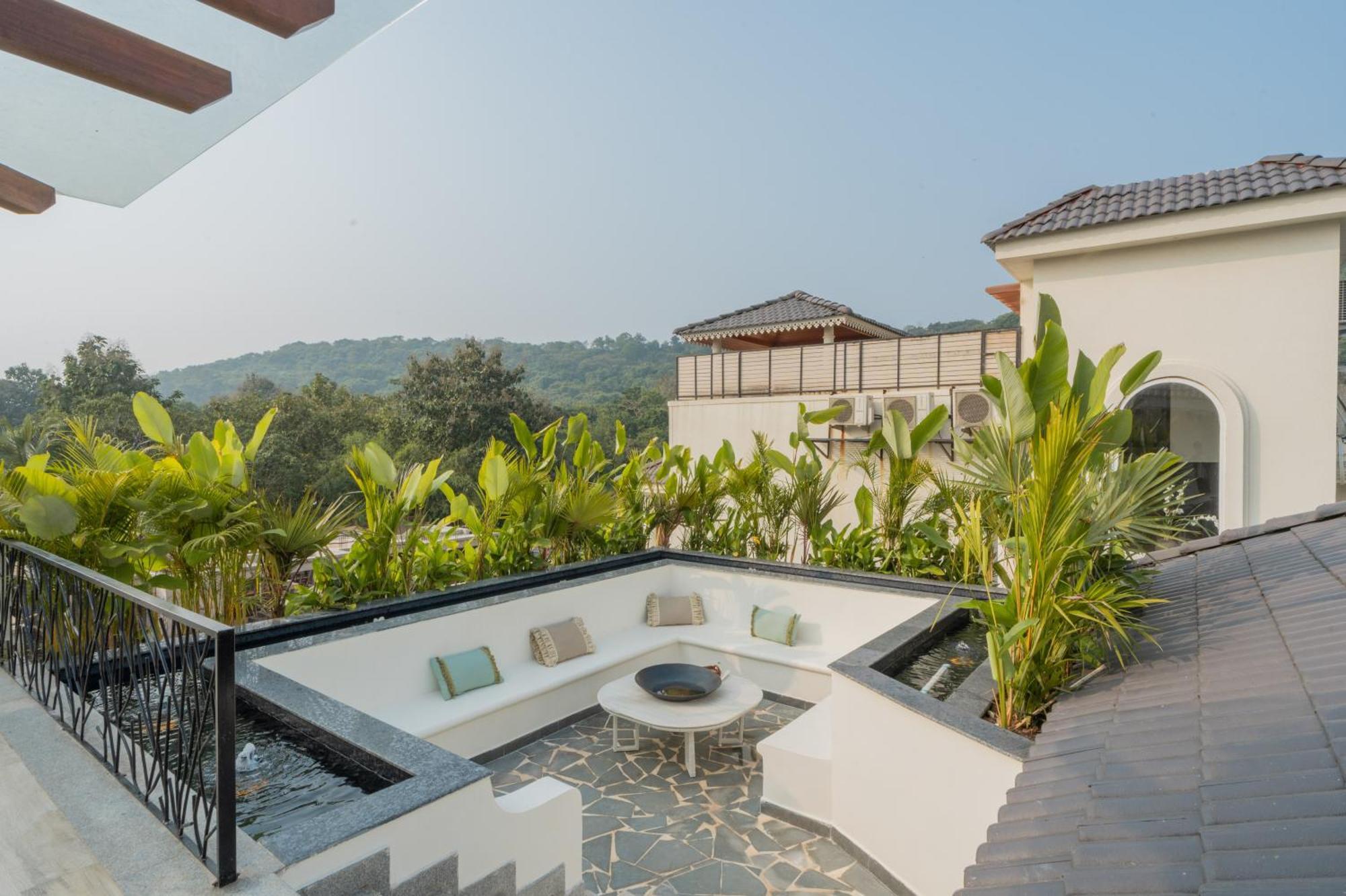 Elivaas 4 Bhk Villa With Pvt Pool & Jacuzzi-Yashgeet Siolim Exterior foto